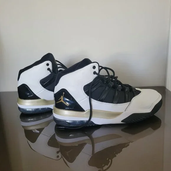 Air Jordan Max Aura white black gold big boys size 8.5 - Picture 3 of 16